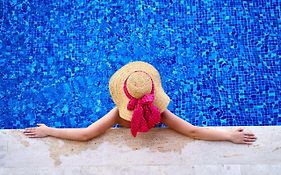 A Dream Place In Raanana, Up To 5 Guests - Swimming Pool - Jacuzzi & Gym