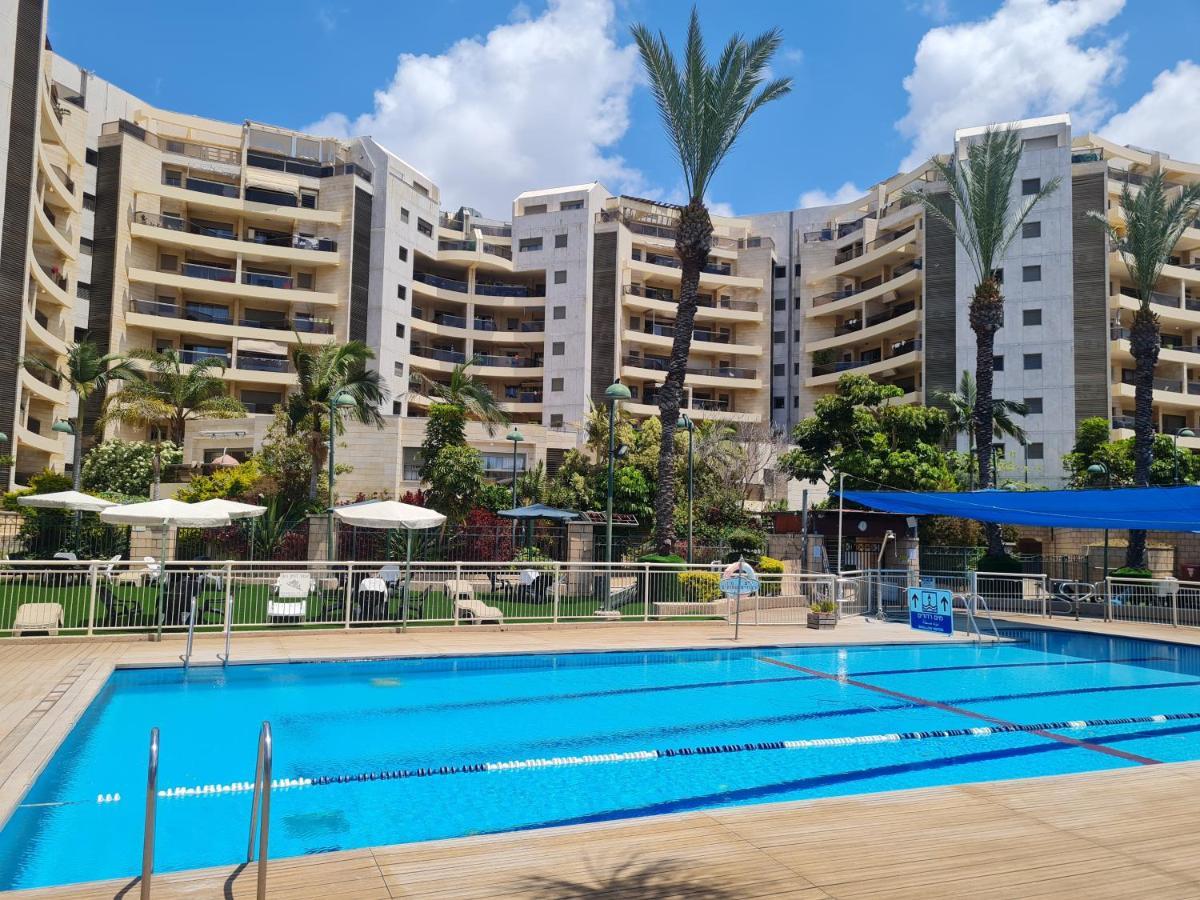 A Dream Place In Raanana, Up To 5 Guests - Swimming Pool - Jacuzzi & Gym מראה חיצוני תמונה