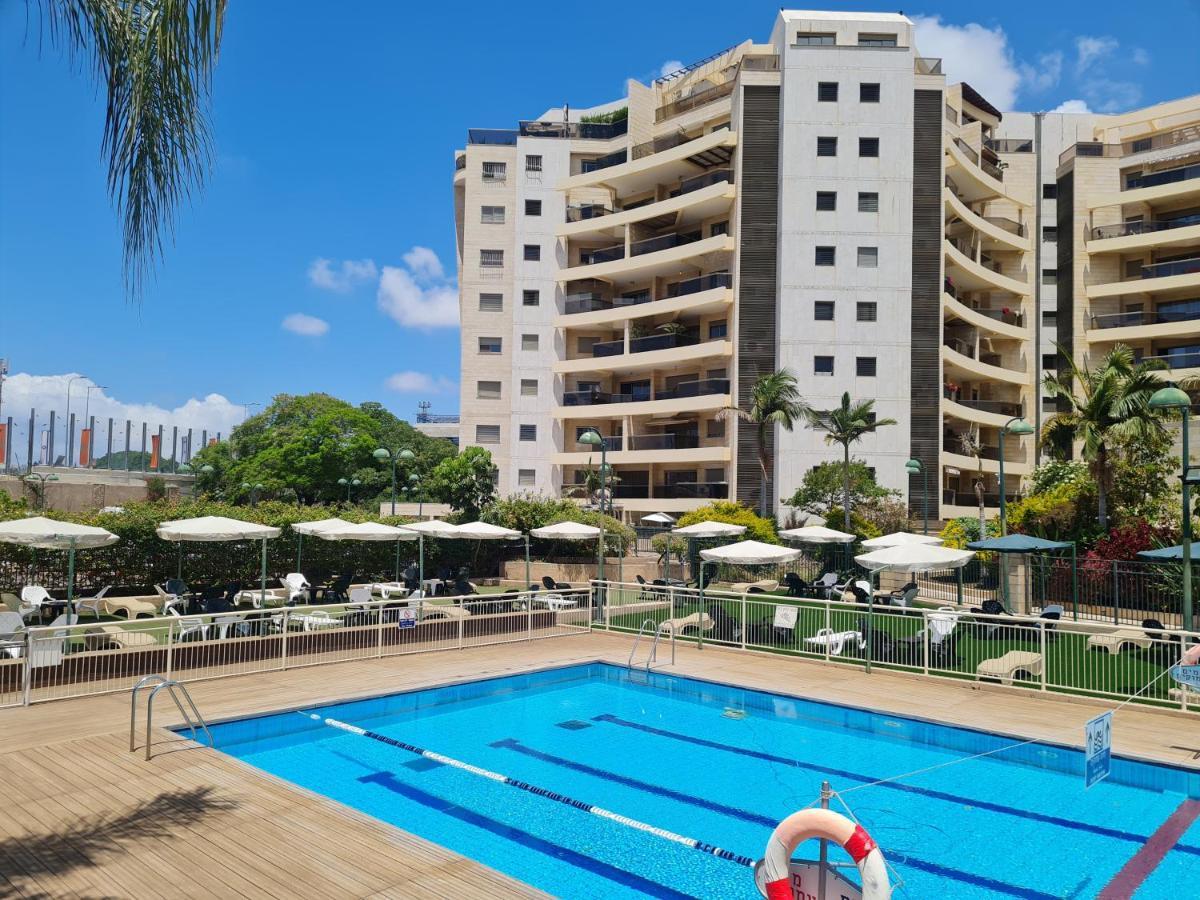 A Dream Place In Raanana, Up To 5 Guests - Swimming Pool - Jacuzzi & Gym מראה חיצוני תמונה